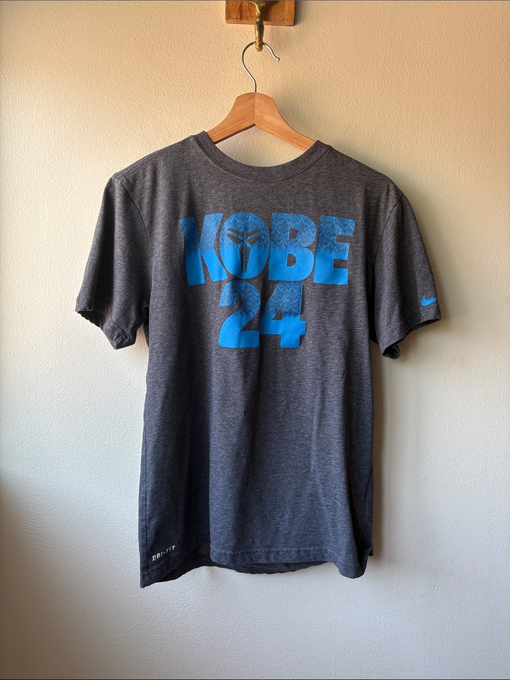 Nike Kobe Bryant Black Mamba Gray Men’s Tee Size Small
